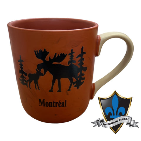 Tasse de la famille des orignaux canadiens.