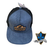 Casquette en maille suède bleue avec motif d'élan du Canada.