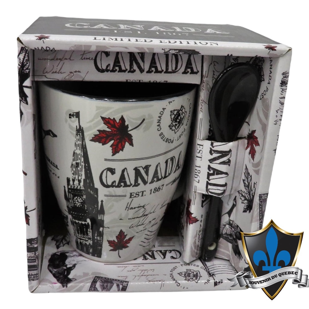 Tasse à café avec scène du Canada en noir et blanc.