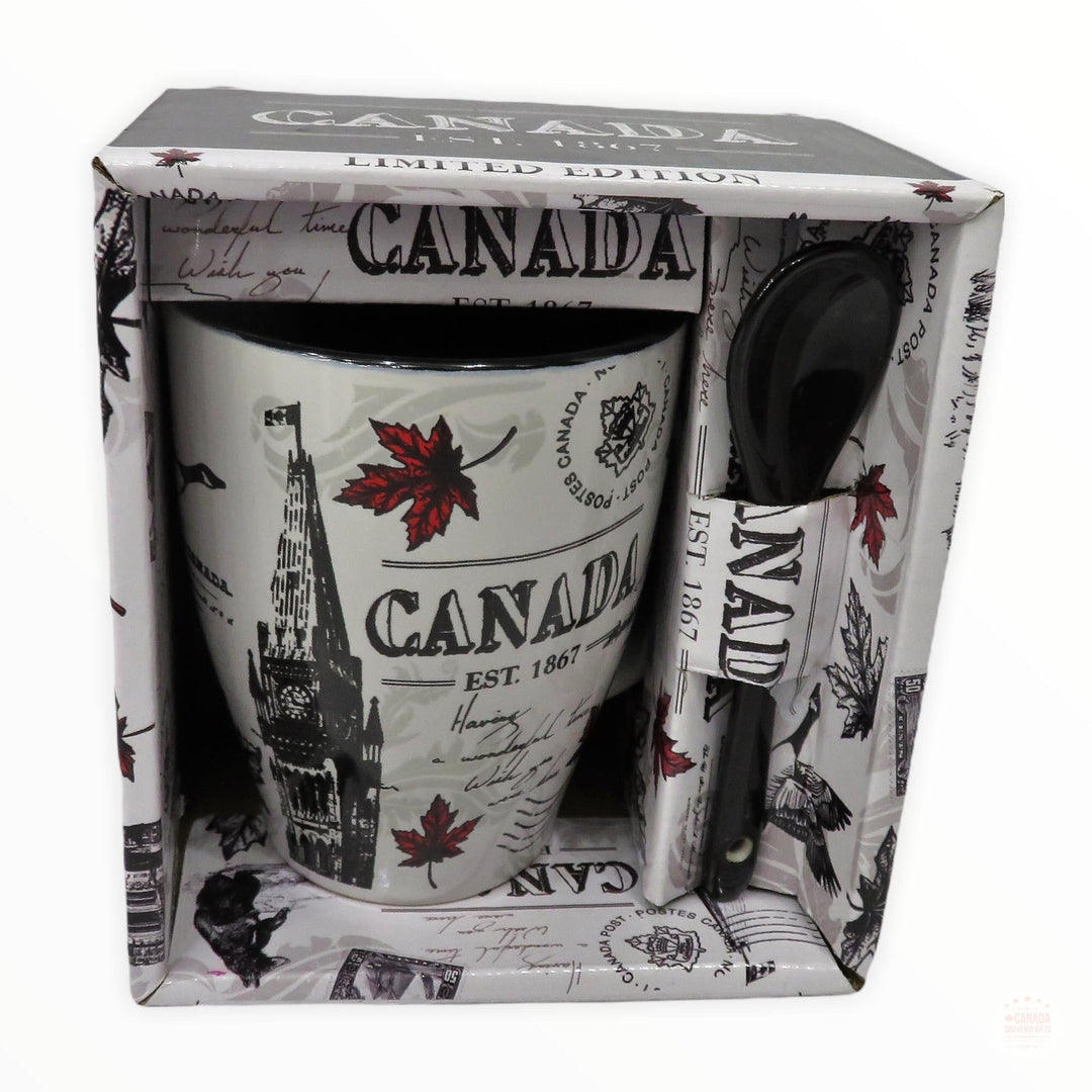 Tasse à café avec scène du Canada en noir et blanc.